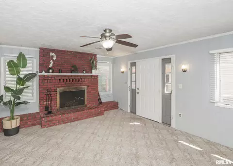 1009 38th St, Moline, IL 61265 photo 15