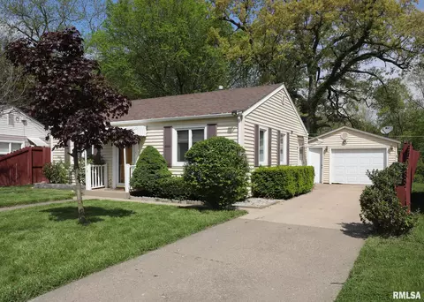 1009 38th St, Moline, IL 61265 photo 2