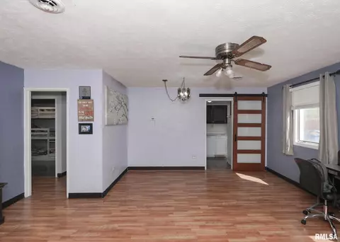 1009 38th St, Moline, IL 61265 photo 9