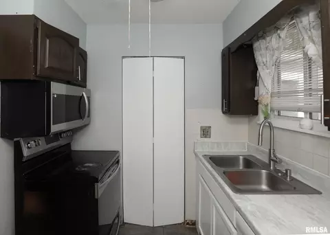 1009 38th St, Moline, IL 61265 photo 11