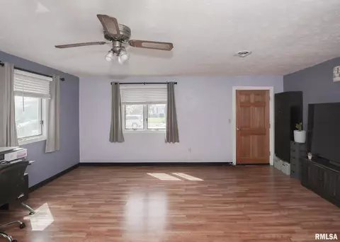 1009 38th St, Moline, IL 61265 photo 8