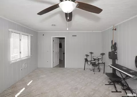 1009 38th St, Moline, IL 61265 photo 16