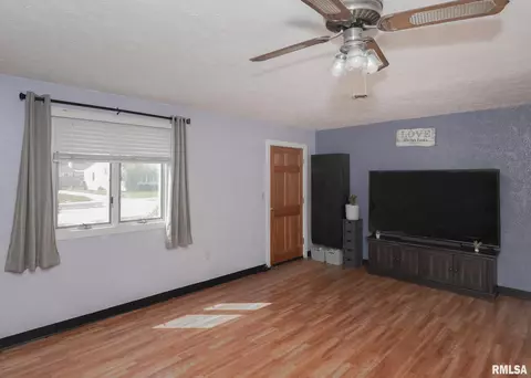 1009 38th St, Moline, IL 61265 photo 6