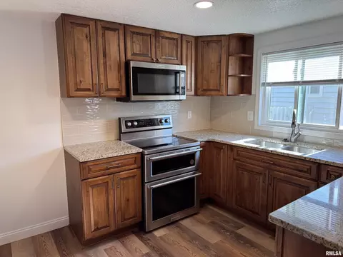 329 E Orange St, Geneseo, IL 61254 photo 7