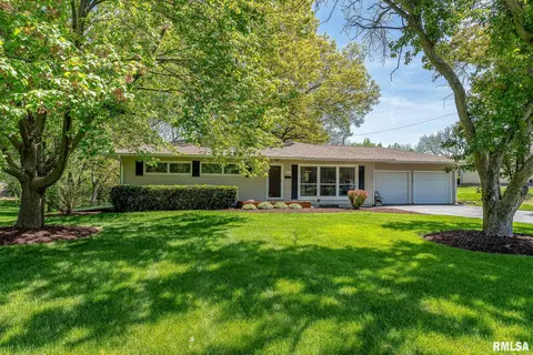 4427 Jersey Ridge Rd, Davenport, IA 52807