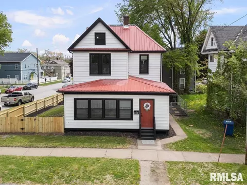 903 W 6th St, Davenport, IA 52803