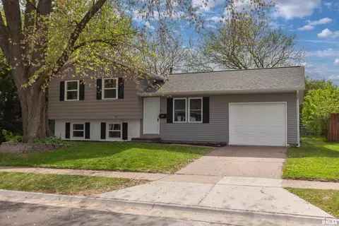3208 Westmar Dr, Bettendorf, IA 52722