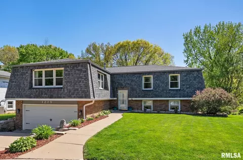 1219 8th Street Ct, Hampton, IL 61256