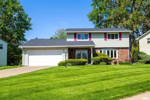 2330 Avalon Dr, Bettendorf, IA 52722