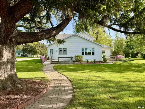 902 E Main St, Aledo, IL 61231 photo 2