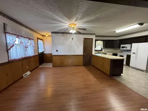 902 E Main St, Aledo, IL 61231 photo 28