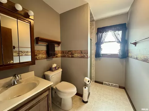902 E Main St, Aledo, IL 61231 photo 32
