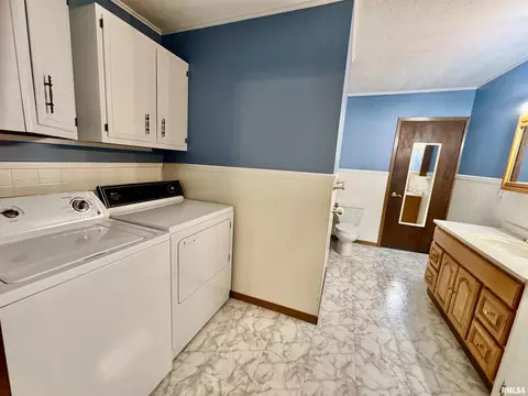 902 E Main St, Aledo, IL 61231 photo 12