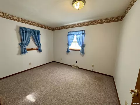 902 E Main St, Aledo, IL 61231 photo 16