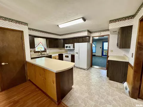902 E Main St, Aledo, IL 61231 photo 22