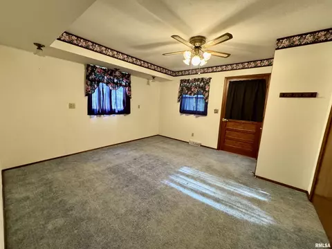 902 E Main St, Aledo, IL 61231 photo 11