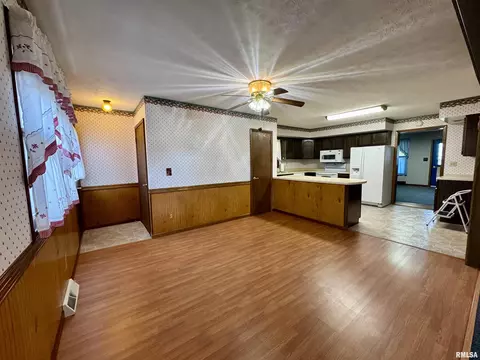 902 E Main St, Aledo, IL 61231 photo 27