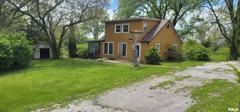 11115 145th St, Davenport, IA 52804