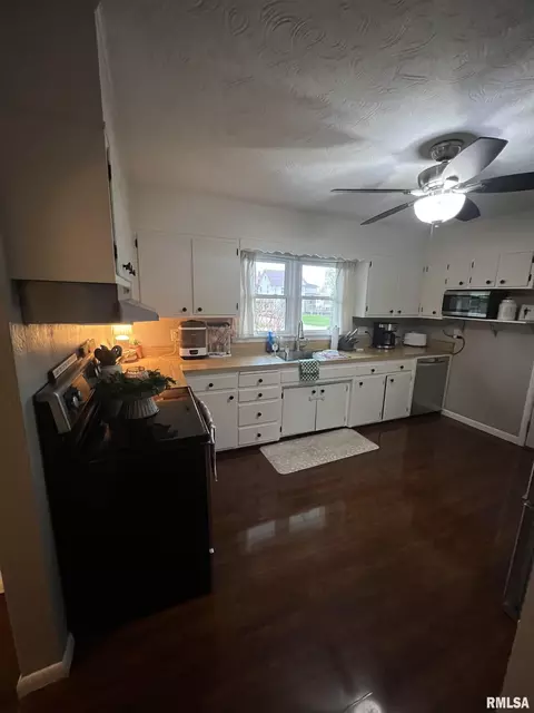 409 E Church St, Kewanee, IL 61443 photo 4
