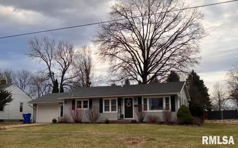 409 E Church St, Kewanee, IL 61443