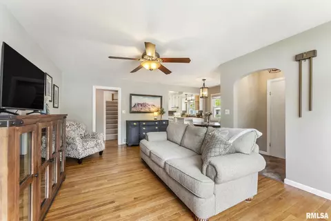 2601 47th St, Moline, IL 61265 photo 4