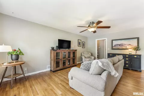 2601 47th St, Moline, IL 61265 photo 3