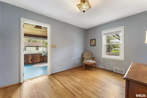2601 47th St, Moline, IL 61265 photo 11