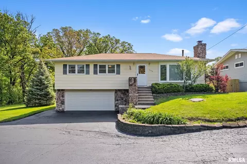 1109 33rd St, Bettendorf, IA 52722