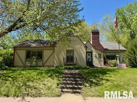 256 Thorwaldsen Pl, Clinton, IA 52732