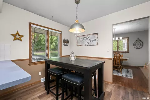 3567 49th St, Moline, IL 61265 photo 8