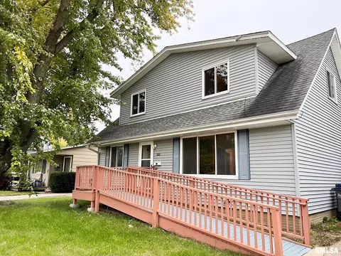 2009 Queens Dr, Bettendorf, IA 52722