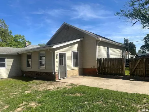 812 E Murray St, Macomb, IL 61455 photo 2