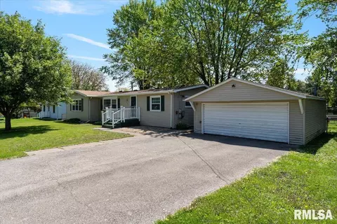 1216 Wisconsin St, Le Claire, IA 52753