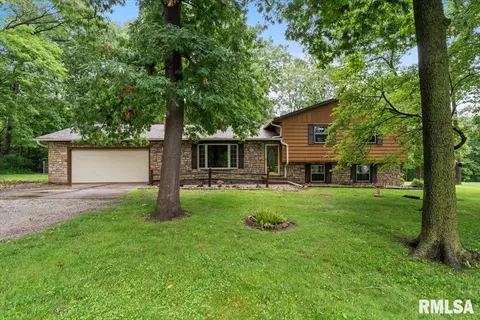 1401 265th St, Sherrard, IL 61281