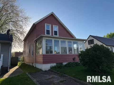1004 S Michigan St, Davenport, IA 52802