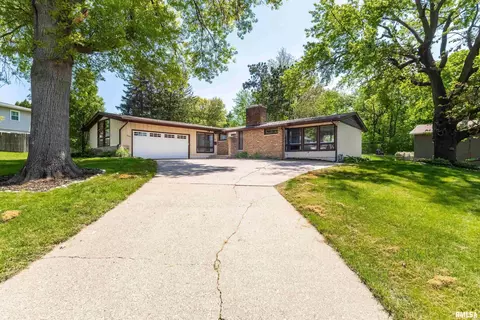 2515 Harmony Dr, Bettendorf, IA 52722