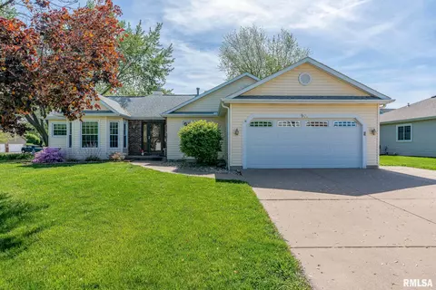 901 E 6th St, Coal Valley, IL 61240