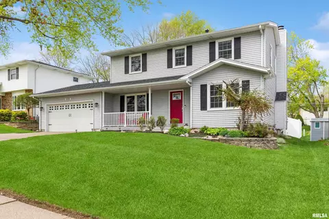 1220 Pine Hill Rd, Bettendorf, IA 52722
