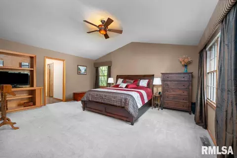 77 Park View Dr, Eldridge, IA 52748 photo 33