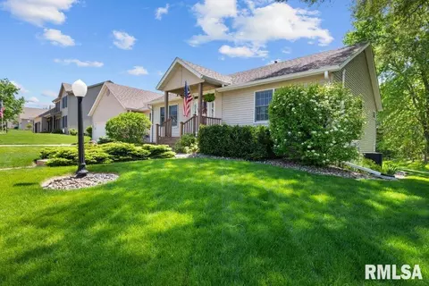 77 Park View Dr, Eldridge, IA 52748 photo 3