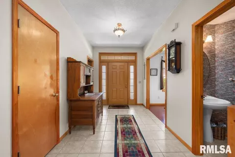 77 Park View Dr, Eldridge, IA 52748 photo 16