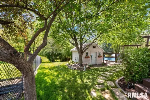 77 Park View Dr, Eldridge, IA 52748 photo 5