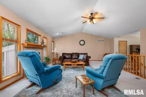 77 Park View Dr, Eldridge, IA 52748 photo 22