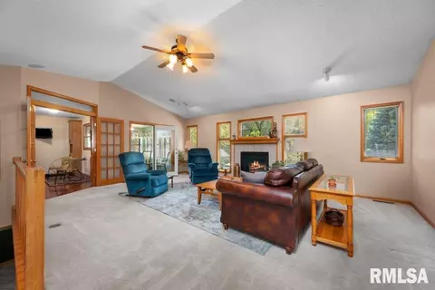 77 Park View Dr, Eldridge, IA 52748 photo 21