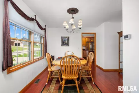 77 Park View Dr, Eldridge, IA 52748 photo 19