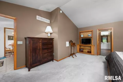 77 Park View Dr, Eldridge, IA 52748 photo 35