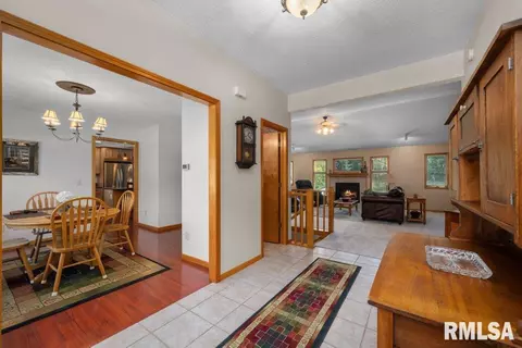 77 Park View Dr, Eldridge, IA 52748 photo 17