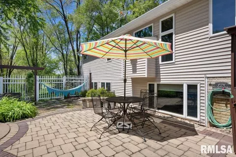 77 Park View Dr, Eldridge, IA 52748 photo 9