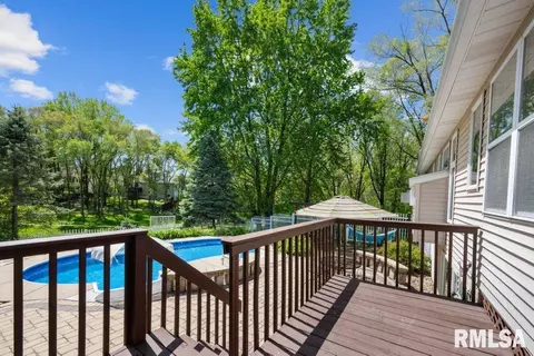 77 Park View Dr, Eldridge, IA 52748 photo 8