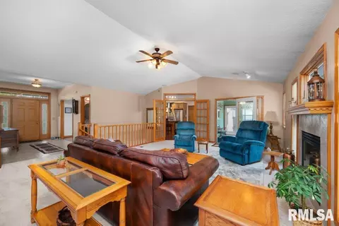 77 Park View Dr, Eldridge, IA 52748 photo 23